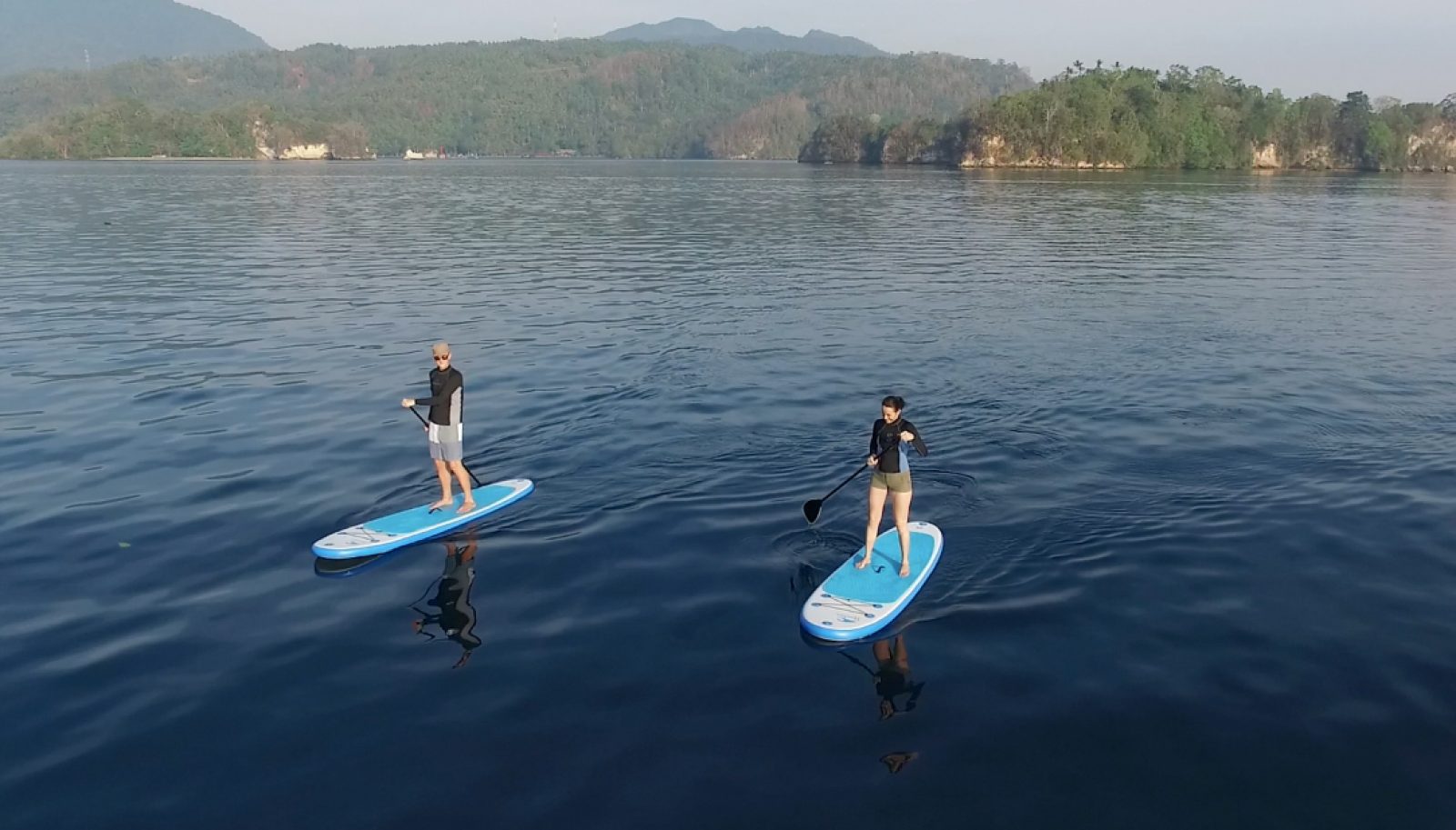 STAND-UP-PADDLE IN LEMBEH STRAIT
