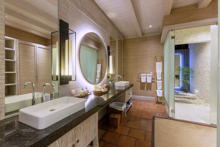 Lembeh Resort bathroom