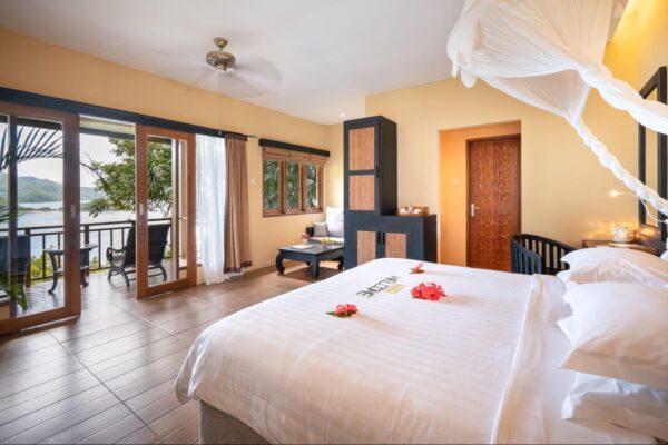 Lembeh Resort Hillside Luxury Cottages Room with Ocean View