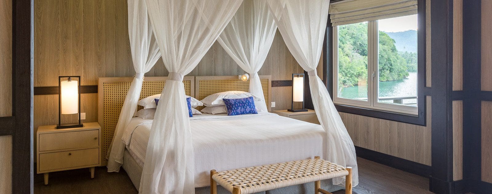 Lembeh Resort Luxury Cottage Bedroom